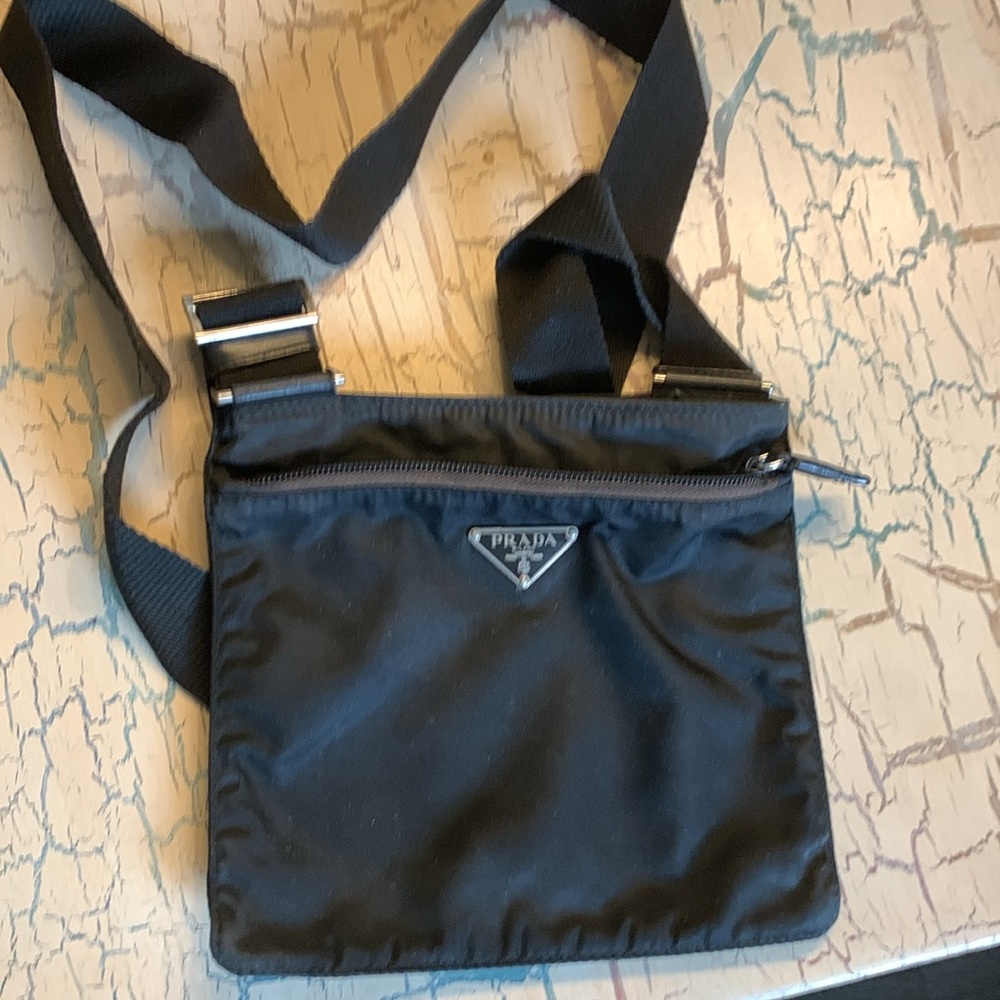 AUTHENTIC PRADA NYLON CROSS-BODY FLAT ZIPPER BAG BLACK

Approx 8x8